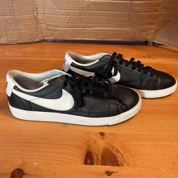 Nike Women's Court Tour - Black (size 8.5) - Picture 2 of 8